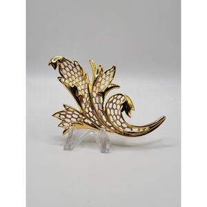 Vintage JJ Gold Tone Openwork Abstract Floral Brooch Pin